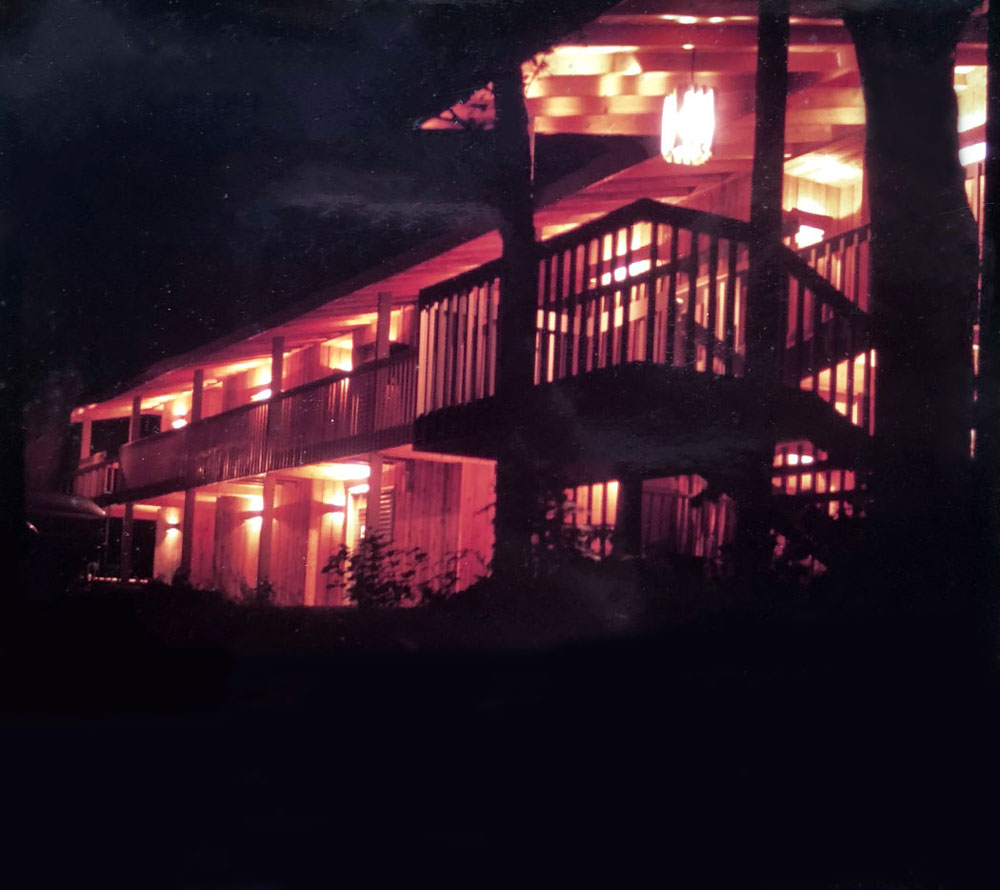 Vintage nighttime photo of Shallows motel