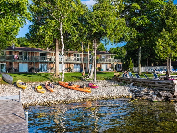 Kayaks on the water in front of the Shoreside Motel